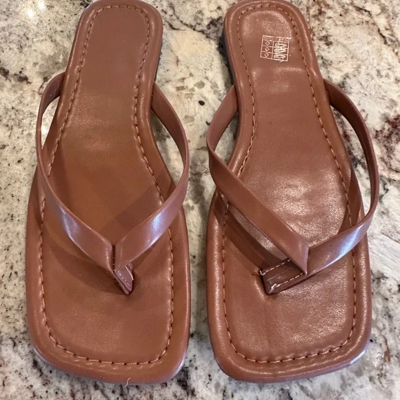 Women’s Square Toe Flip Flops Size 7 - Picture 1 of 2